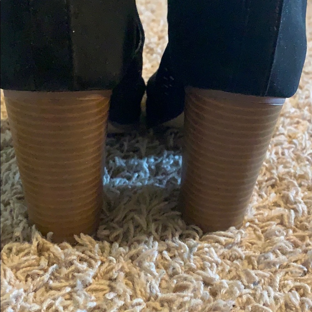 Heels - Picture 3 of 3